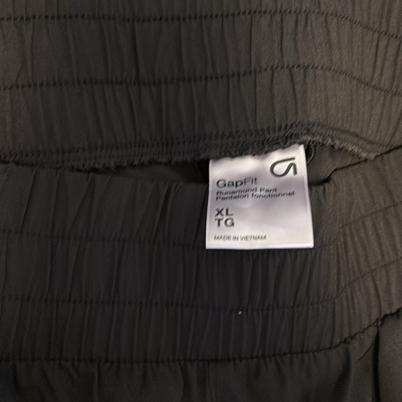 GapFit Relaxed Lightweight Wide-Leg Runaround Pants with side Ankle Slits - Picture 4 of 11